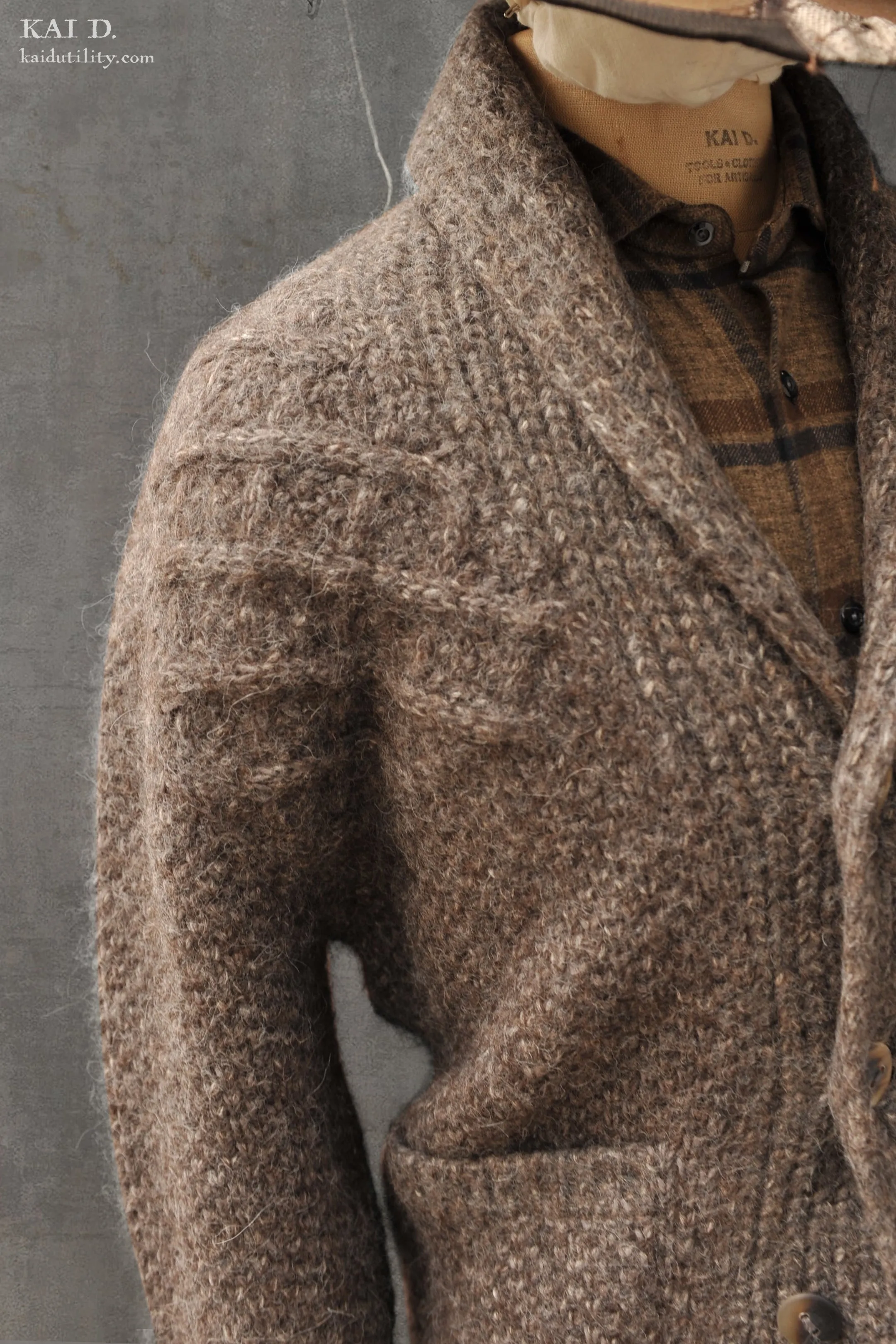 Andes Cardigan -Black/walnut - 3 (L)