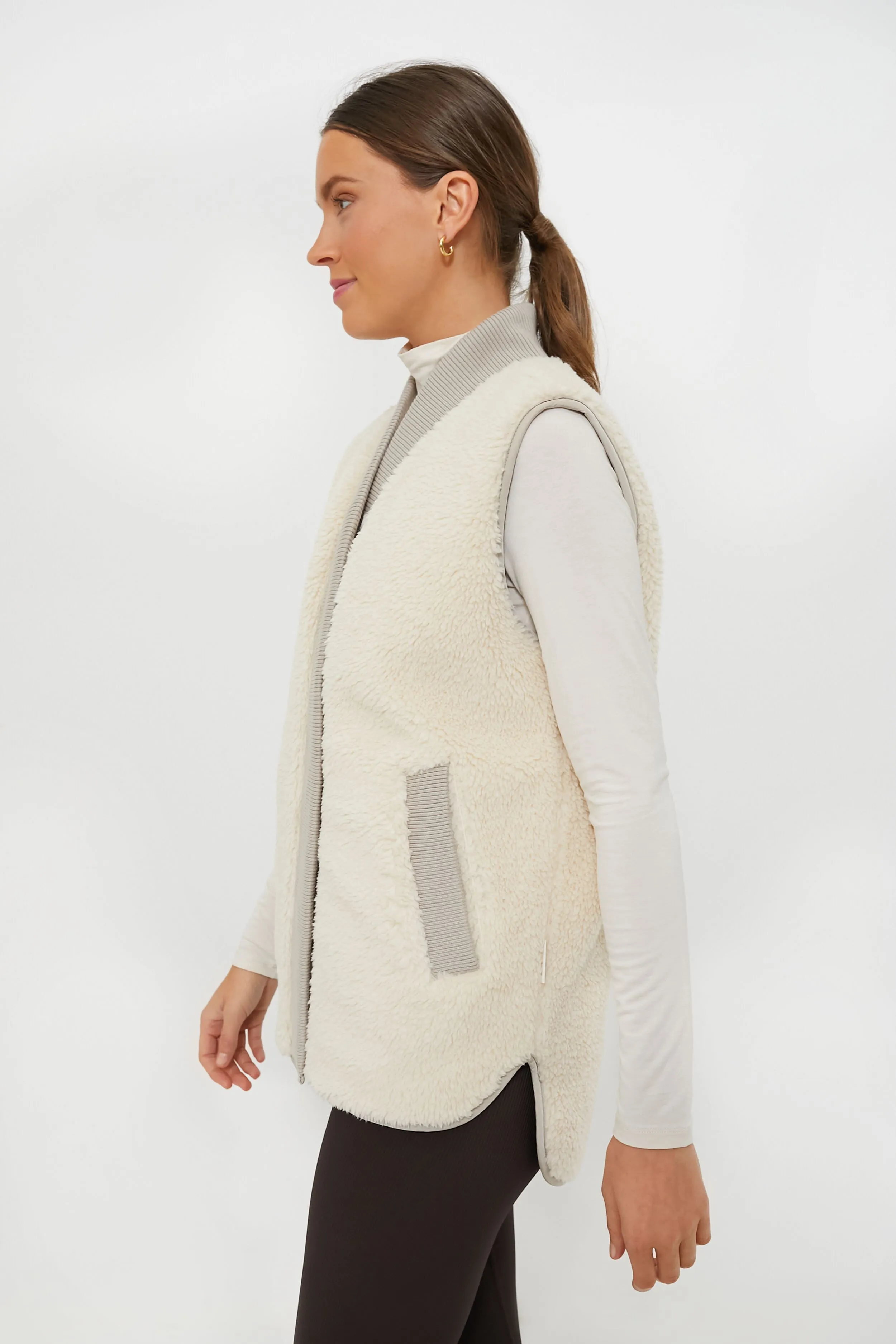 Dove Sandshell Covey Reversible Quilt Gilet